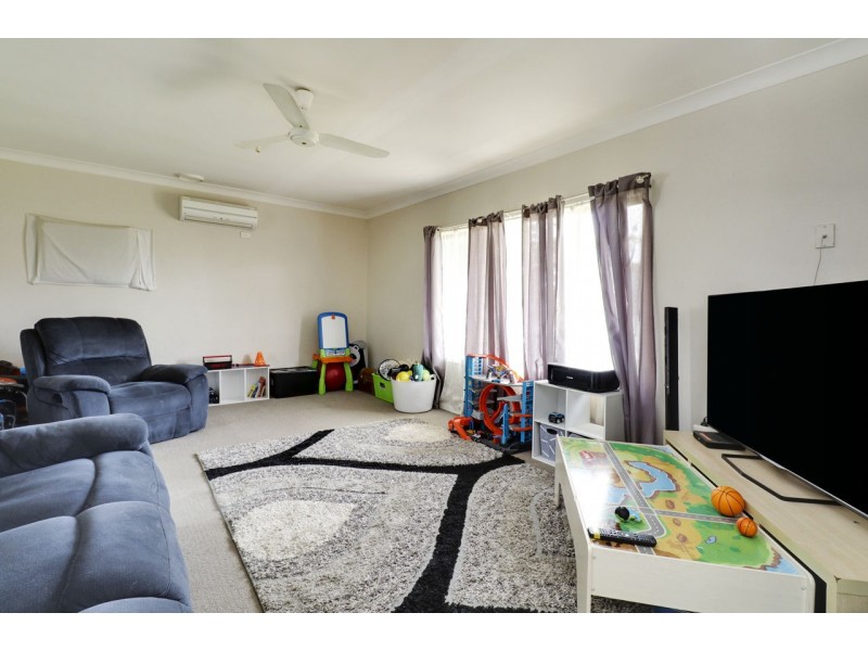 82 Russell Street, Deniliquin NSW 2710