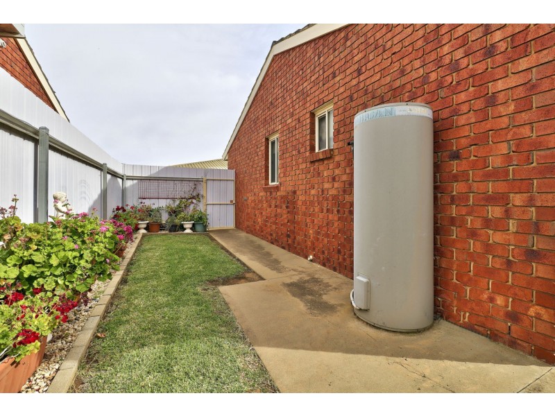 1/282 Wick Street, Deniliquin NSW 2710