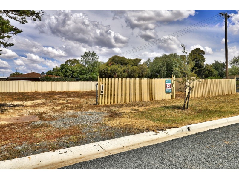 86 Crispe Street, Deniliquin NSW 2710