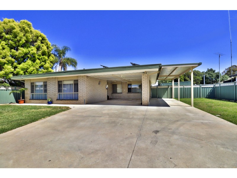 83 Russell Street, Deniliquin NSW 2710