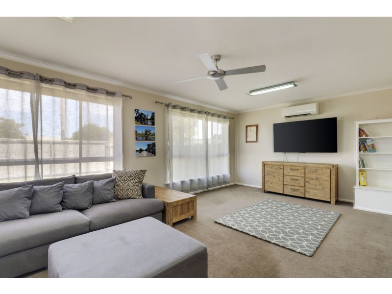 83 Russell Street, Deniliquin NSW 2710