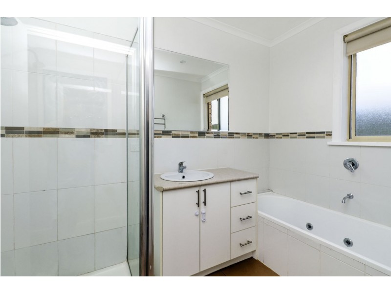 83 Russell Street, Deniliquin NSW 2710