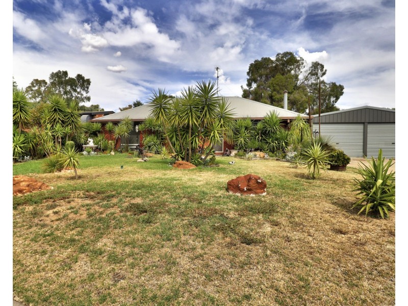 7 Lucas Crt, Deniliquin NSW 2710
