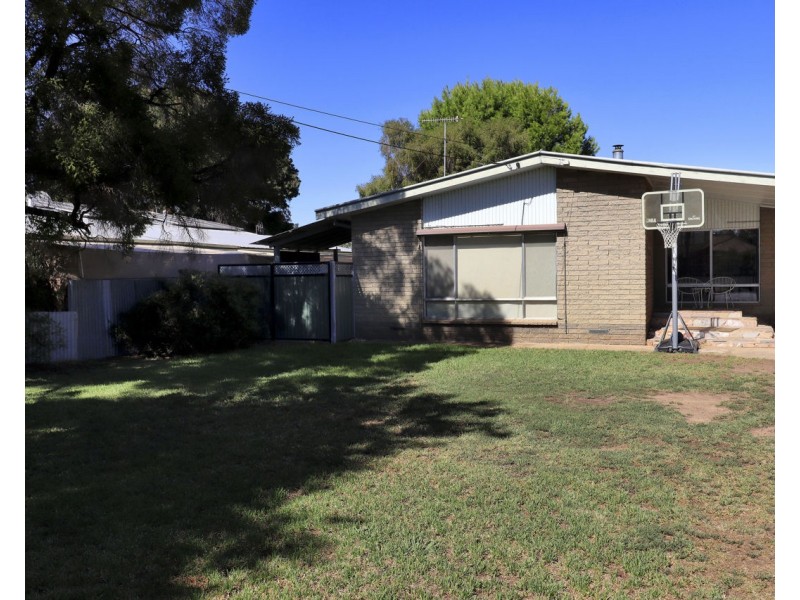 452 Wood Street, Deniliquin NSW 2710