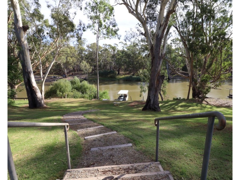 230 River Street, Deniliquin NSW 2710