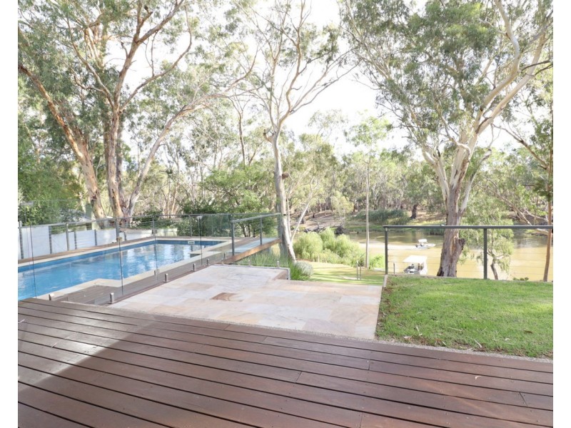 230 River Street, Deniliquin NSW 2710