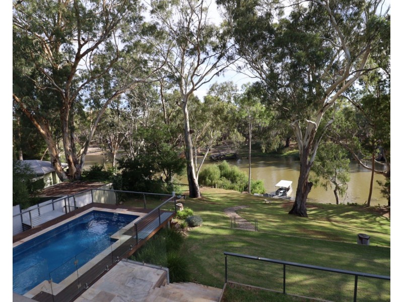 230 River Street, Deniliquin NSW 2710