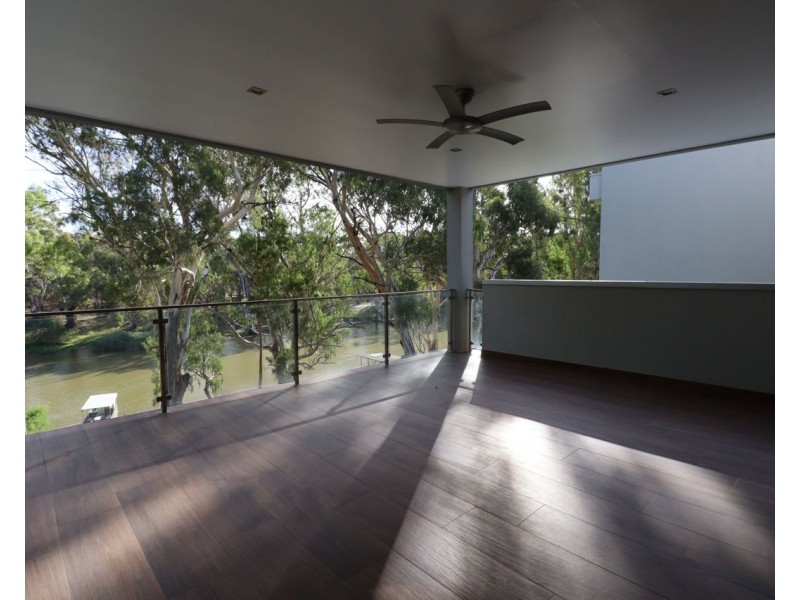 230 River Street, Deniliquin NSW 2710