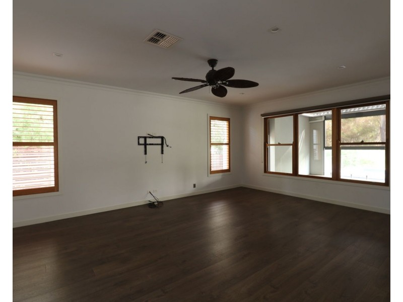 230 River Street, Deniliquin NSW 2710