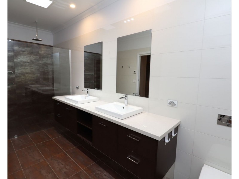 230 River Street, Deniliquin NSW 2710