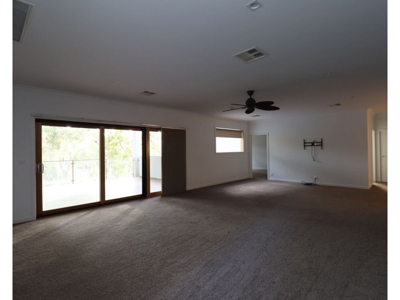 230 River Street, Deniliquin NSW 2710