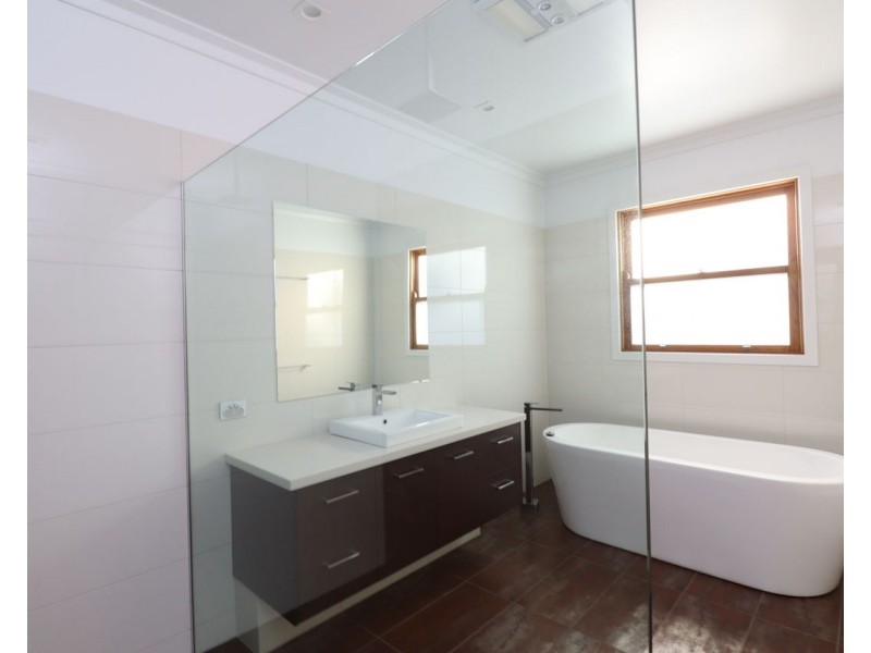 230 River Street, Deniliquin NSW 2710