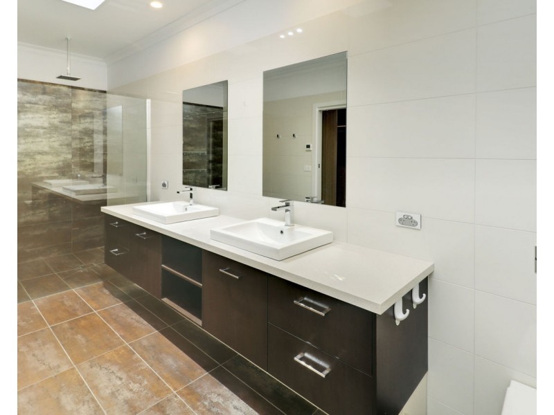 230 River Street, Deniliquin NSW 2710