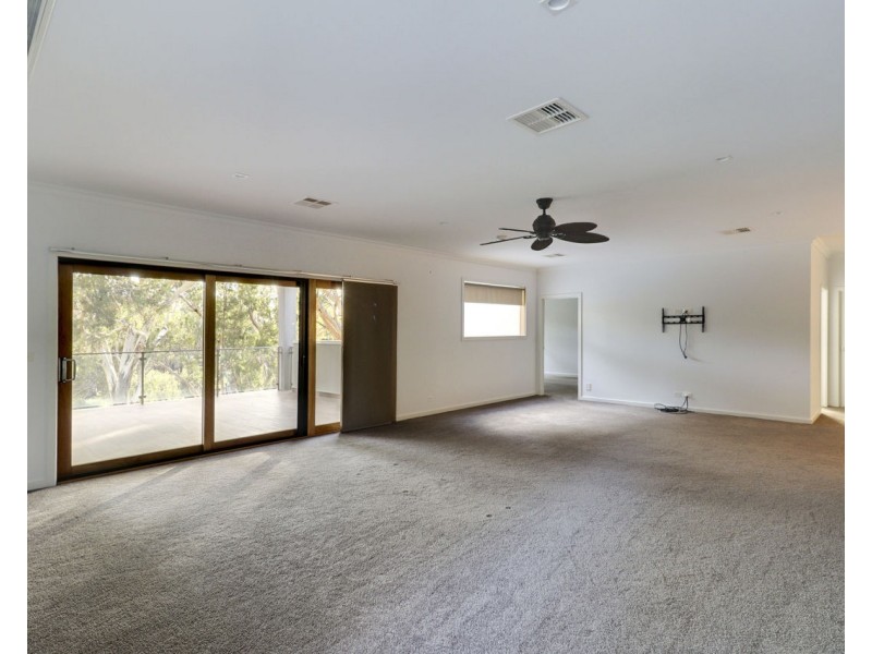 230 River Street, Deniliquin NSW 2710