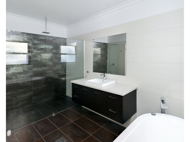 230 River Street, Deniliquin NSW 2710