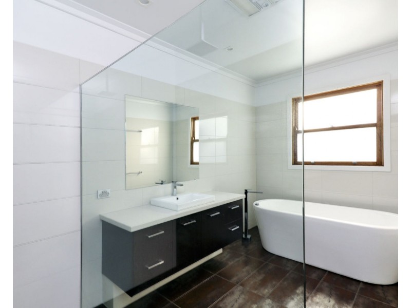 230 River Street, Deniliquin NSW 2710