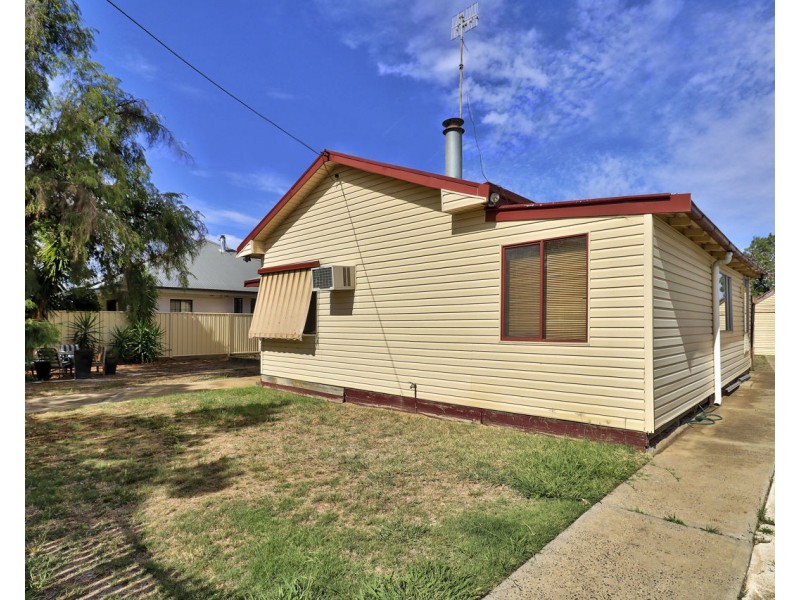 104 Hughes Street, Deniliquin NSW 2710