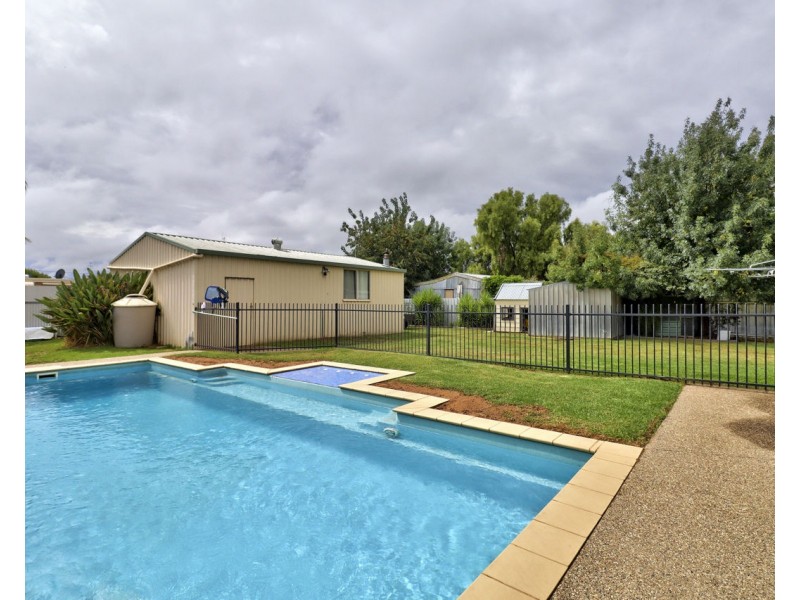 365 Sloane Street, Deniliquin NSW 2710