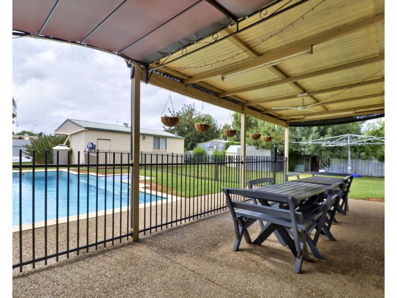 365 Sloane Street, Deniliquin NSW 2710