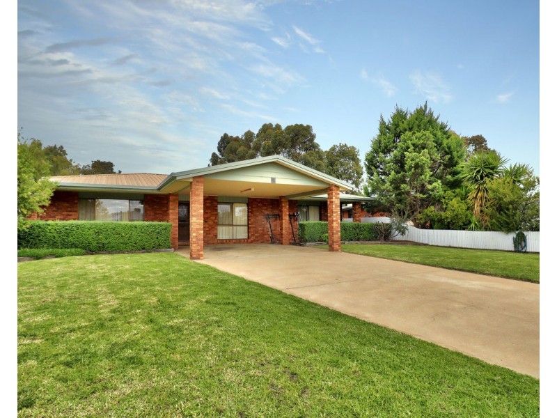 2 Renwick Crt, Deniliquin NSW 2710