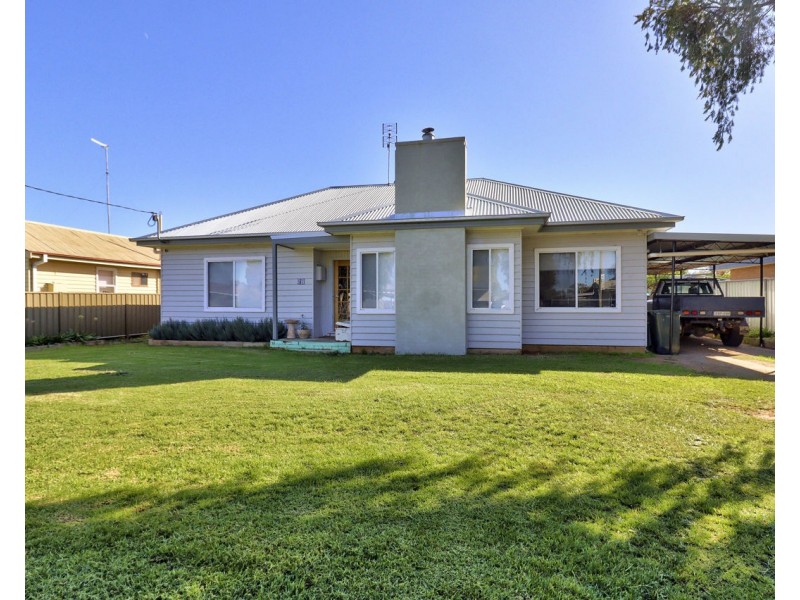 97 Mackenzie Street, Deniliquin NSW 2710