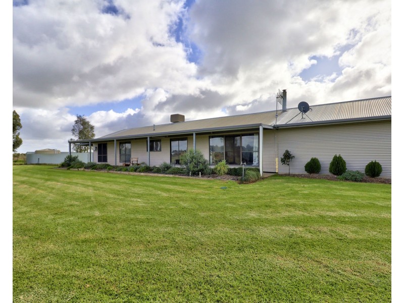 104 Warbreccan Road, Deniliquin NSW 2710