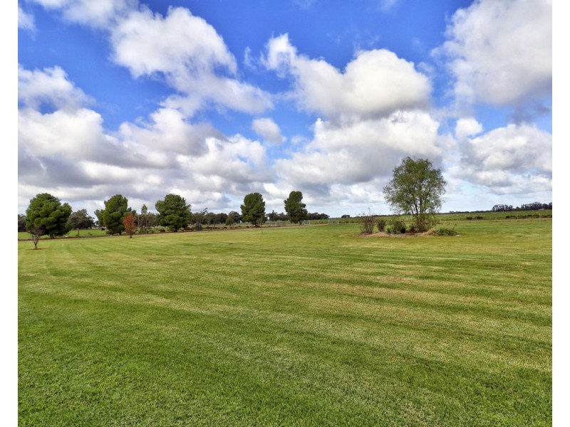 104 Warbreccan Road, Deniliquin NSW 2710