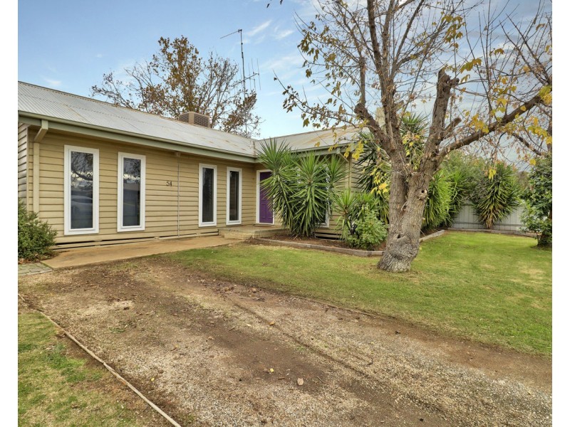 54 Burton Street, Deniliquin NSW 2710