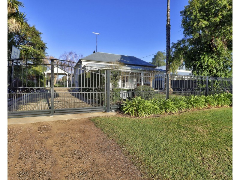 218 Henry Street, Deniliquin NSW 2710