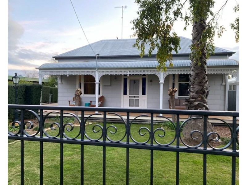 218 Henry Street, Deniliquin NSW 2710