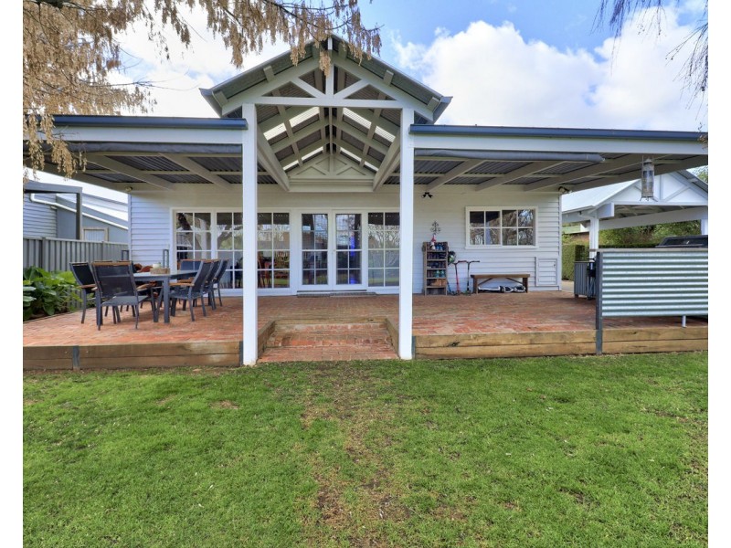 218 Henry Street, Deniliquin NSW 2710
