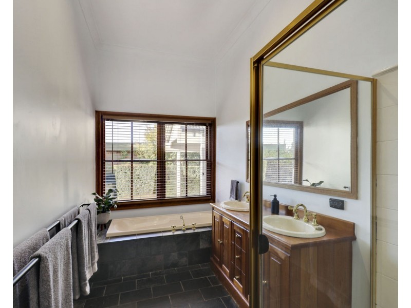 218 Henry Street, Deniliquin NSW 2710