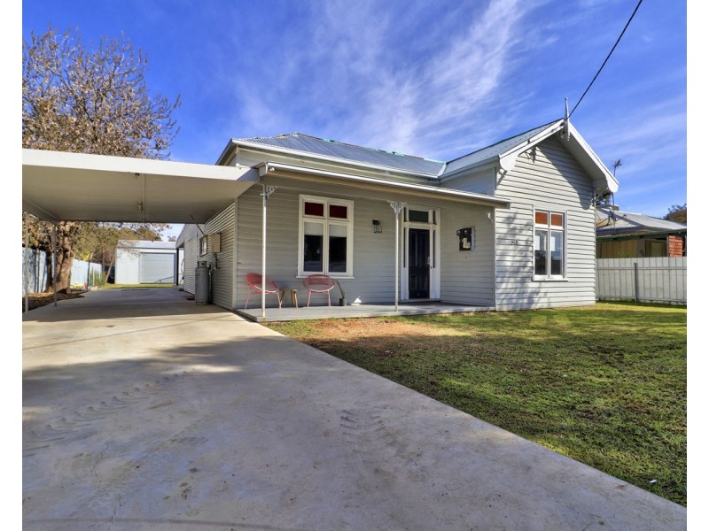 260 Victoria Street, Deniliquin NSW 2710