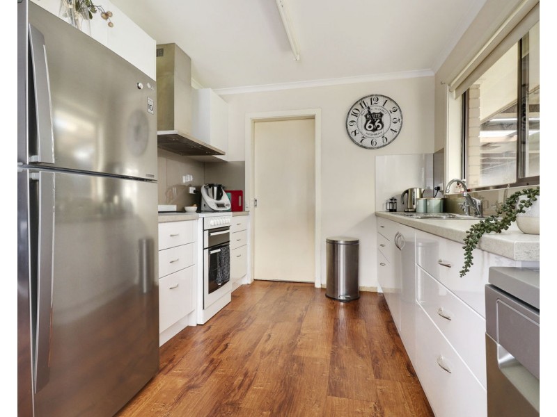 8 Johnston Crescent, Deniliquin NSW 2710