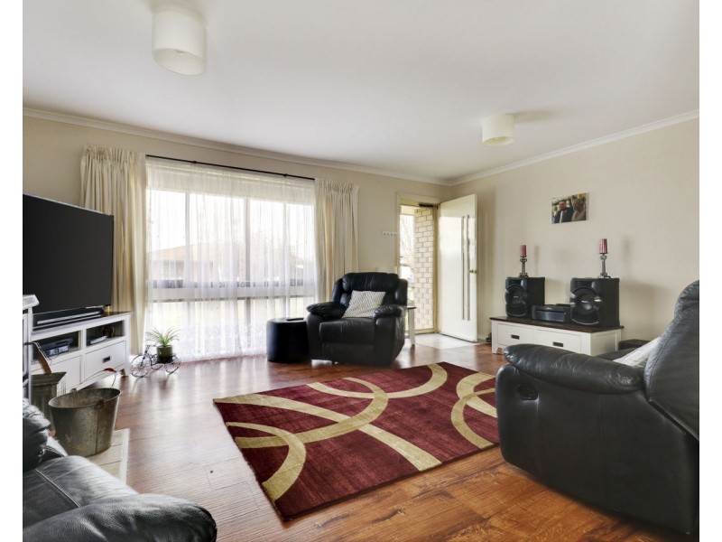 8 Johnston Crescent, Deniliquin NSW 2710