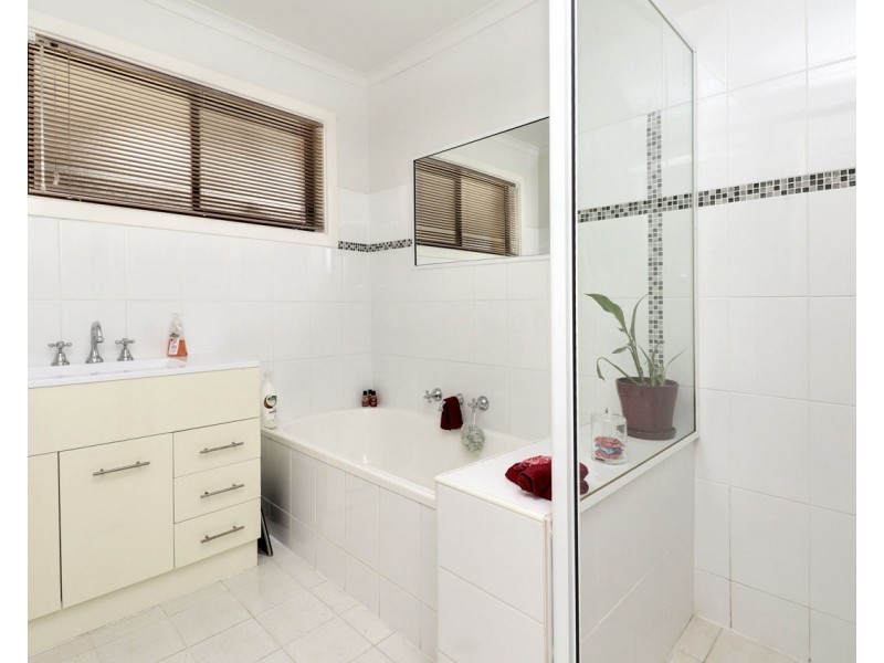 8 Johnston Crescent, Deniliquin NSW 2710