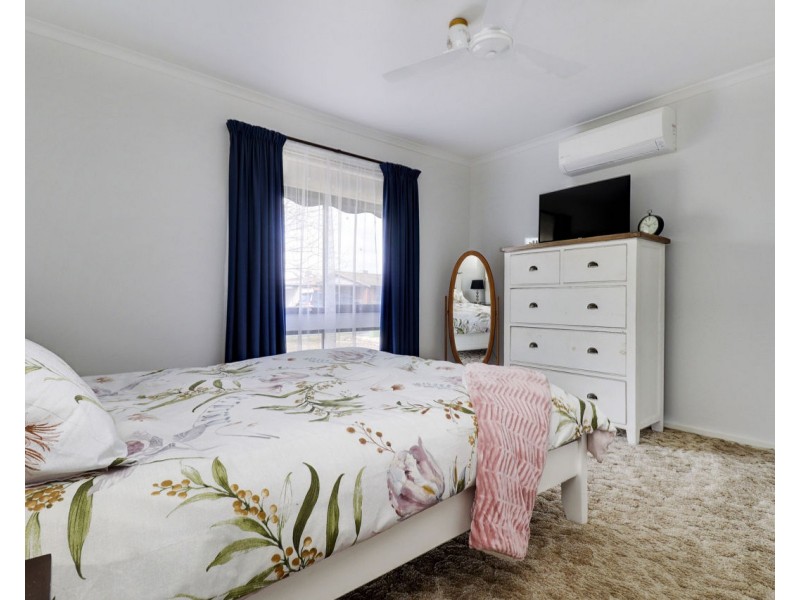 8 Johnston Crescent, Deniliquin NSW 2710