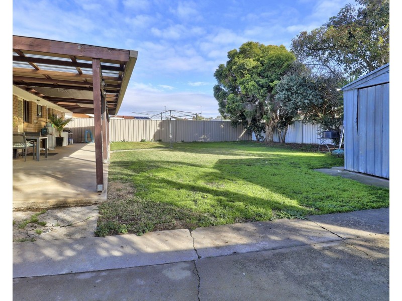 8 Johnston Crescent, Deniliquin NSW 2710