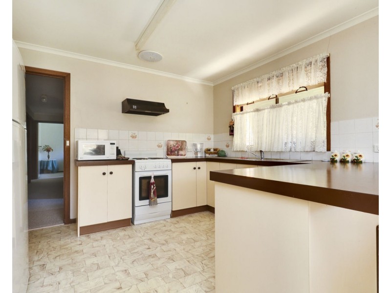 8 Warren Drive, Deniliquin NSW 2710