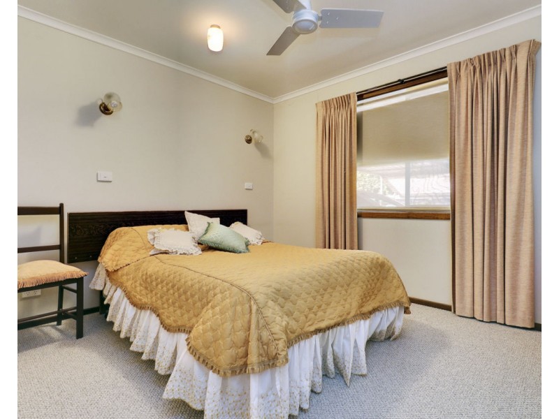 8 Warren Drive, Deniliquin NSW 2710