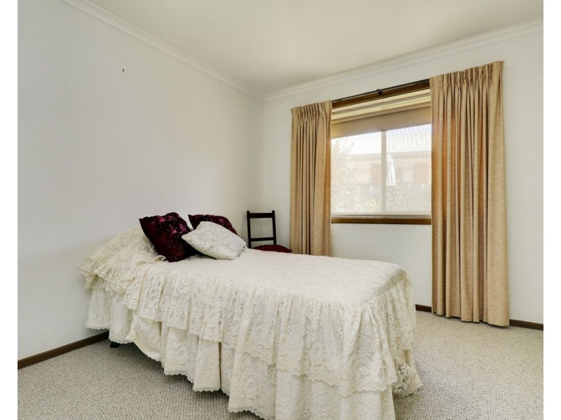 8 Warren Drive, Deniliquin NSW 2710