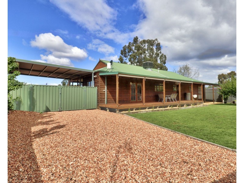 57 Livingstone Street, Mathoura NSW 2710