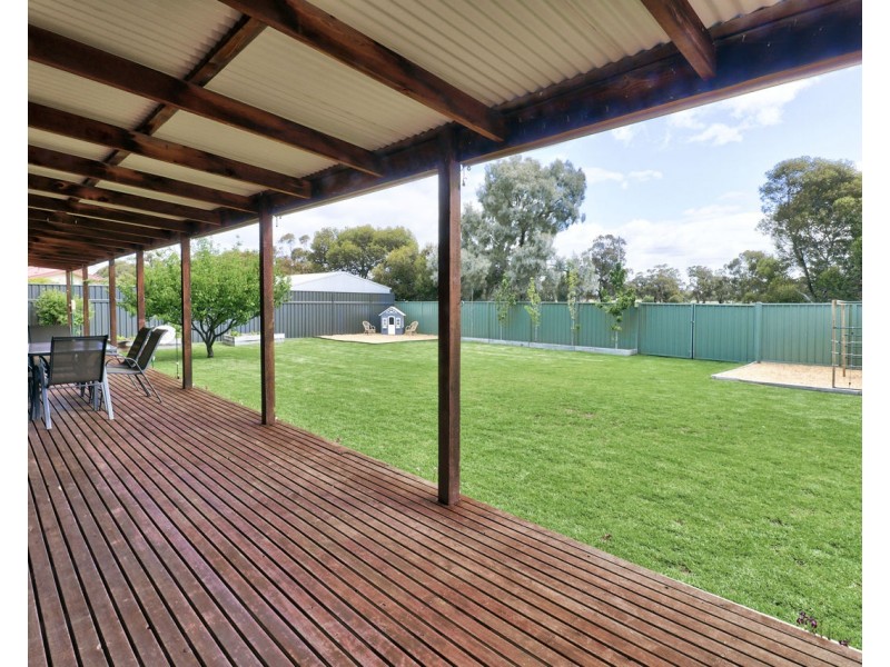 57 Livingstone Street, Mathoura NSW 2710