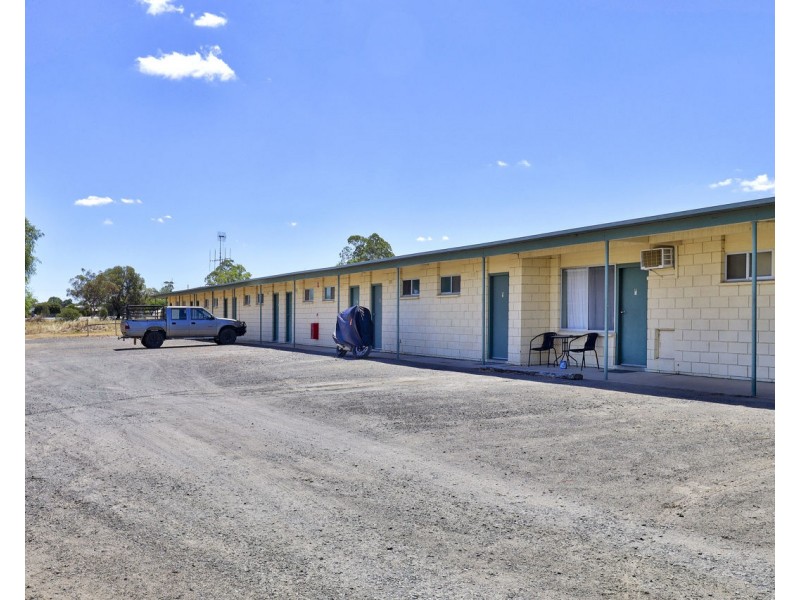 140 Crispe Street, Deniliquin NSW 2710