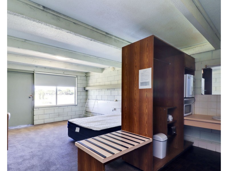 140 Crispe Street, Deniliquin NSW 2710