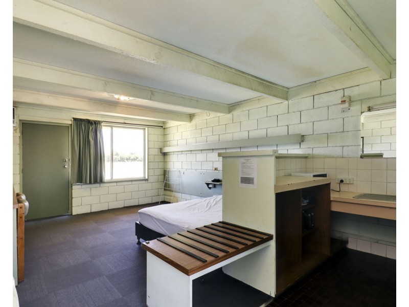 140 Crispe Street, Deniliquin NSW 2710