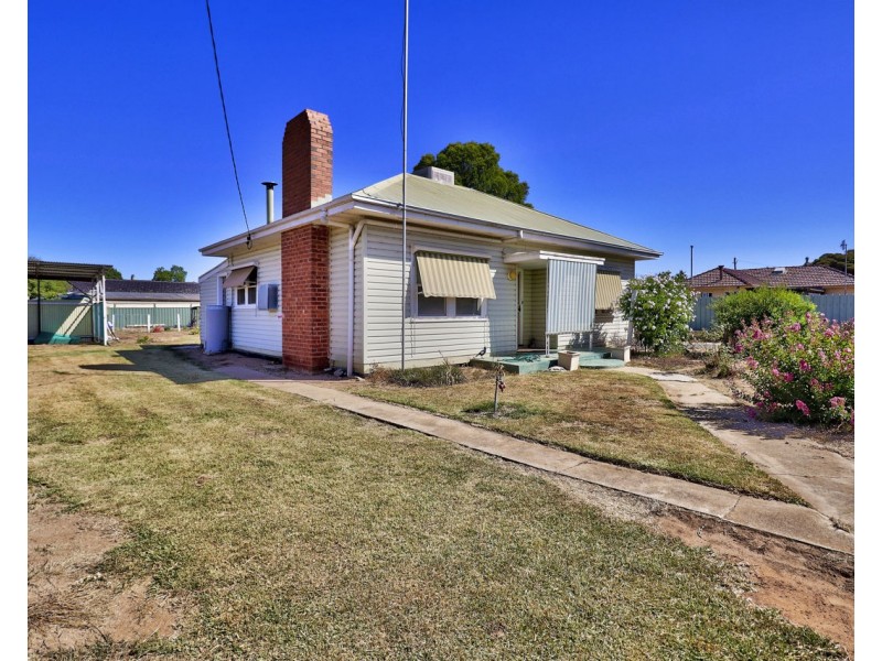 102 Macauley Street, Deniliquin NSW 2710