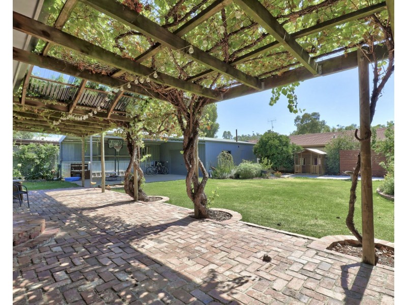 451 George Street, Deniliquin NSW 2710