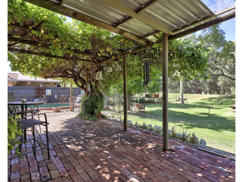 209 Burchfield Avenue, Deniliquin NSW 2710
