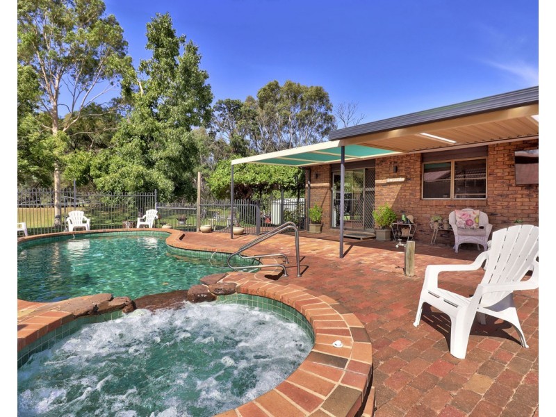 209 Burchfield Avenue, Deniliquin NSW 2710